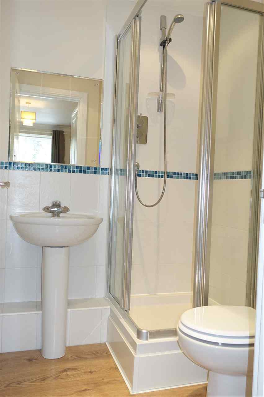 resized-2349823-LAVENDER COURT - EN-SUITE 1.jpg